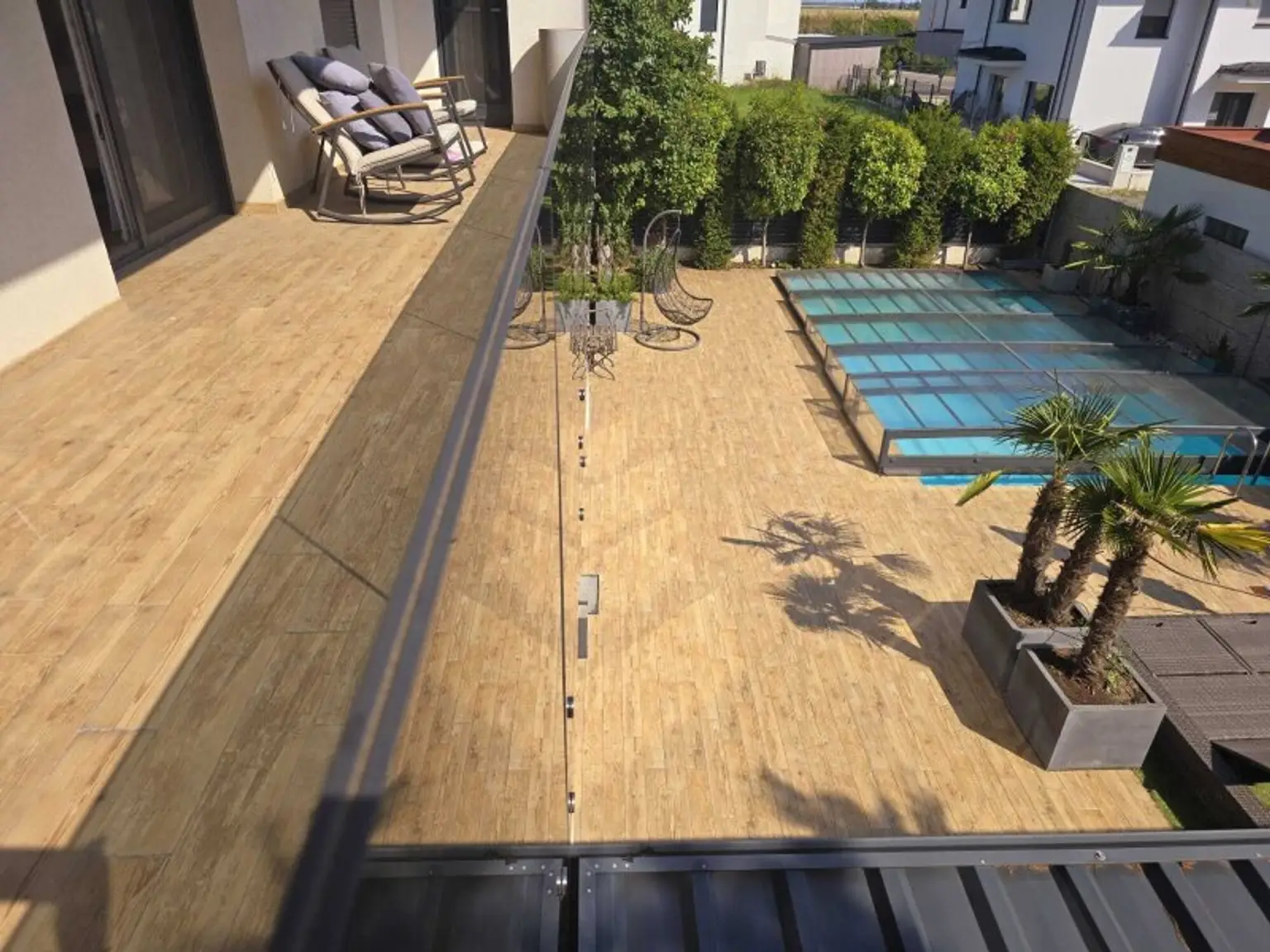 Traumhaft LUXURIÖS AUSGESSTATTETES SMART EFH in Leopoldsdorf: Wfl. 196m², 6 Zimmer, Balkon & Terrasse! + PHOTOVOLTAIK ANLAGE mit STROMSPEICHER + beheizter POOL  + GARAGE + GRILLPLATZ +