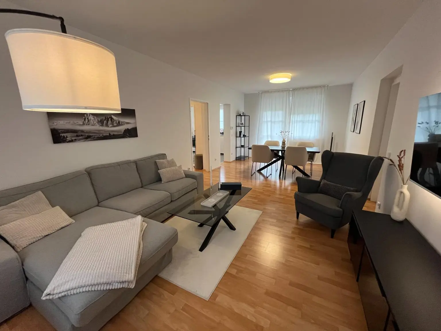 Moderne, gemütliche Wohnung mit Loggia und Tiefgaragenplatz
