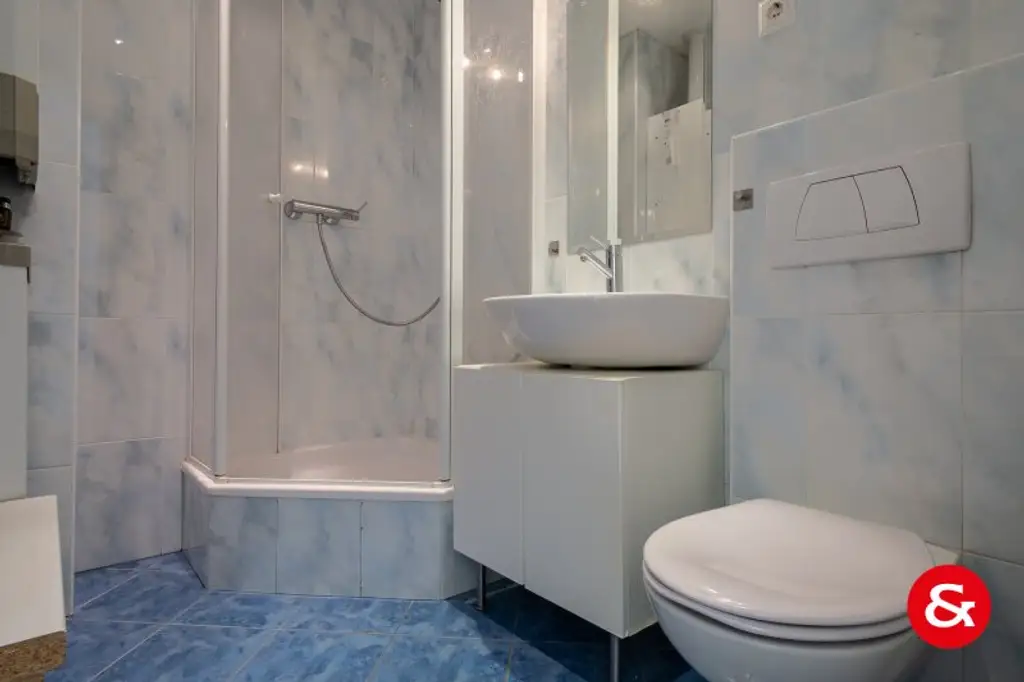 UNBEFRISTETE Gartenwohnung mit Garage in Grünruhelage!