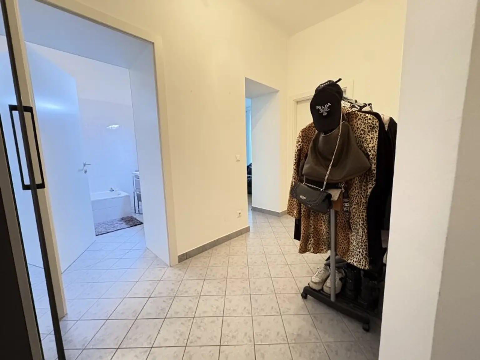 Top sanierte 2 Zimmer- Altbauwohnung!  Zentrumsnah!