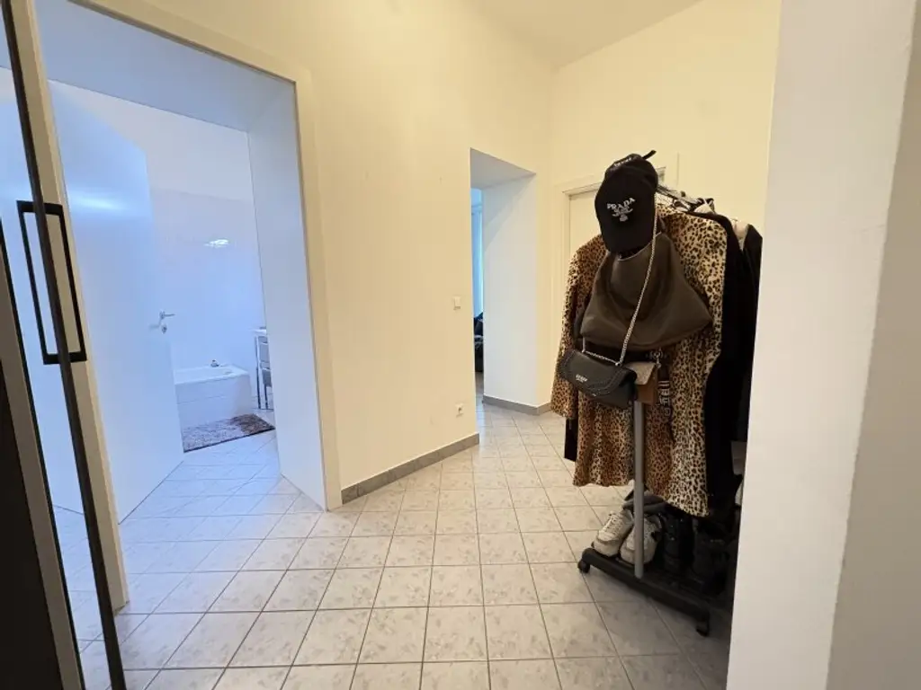 Top sanierte 2 Zimmer- Altbauwohnung!  Zentrumsnah!