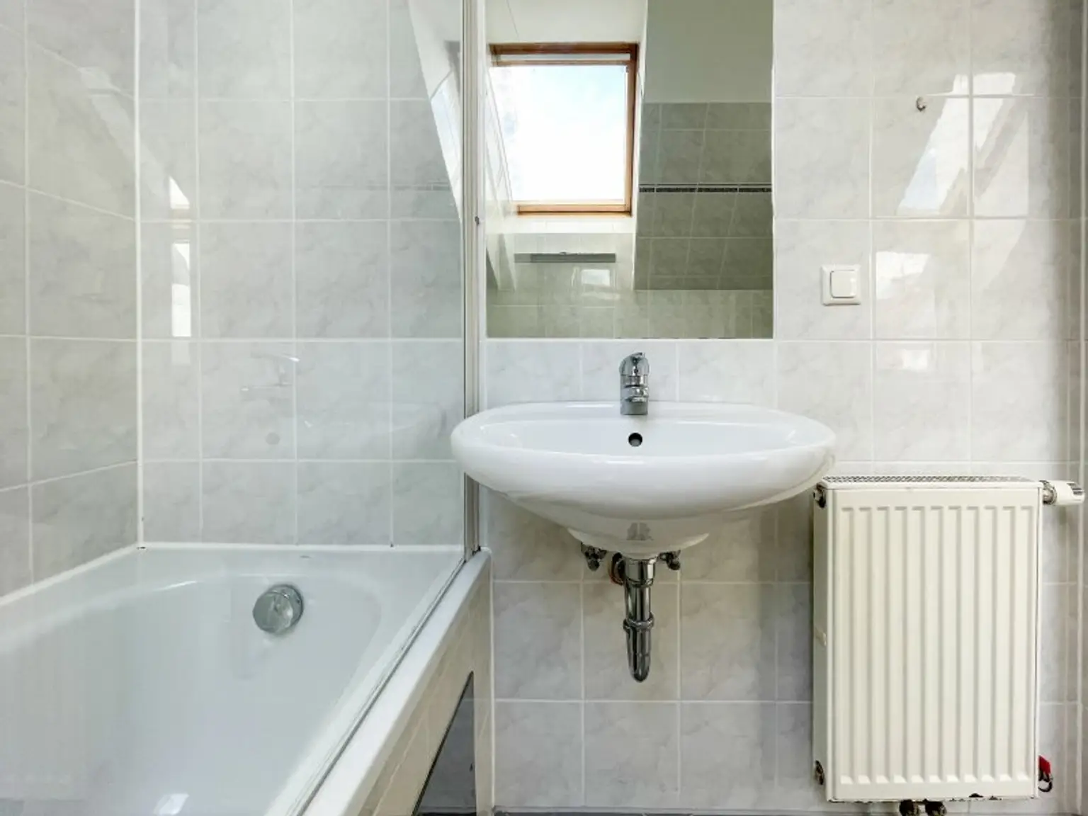 DG-Maisonette mit Terrasse – Wohnen auf zwei Ebenen in ruhiger Stadtlage mit Weitblick