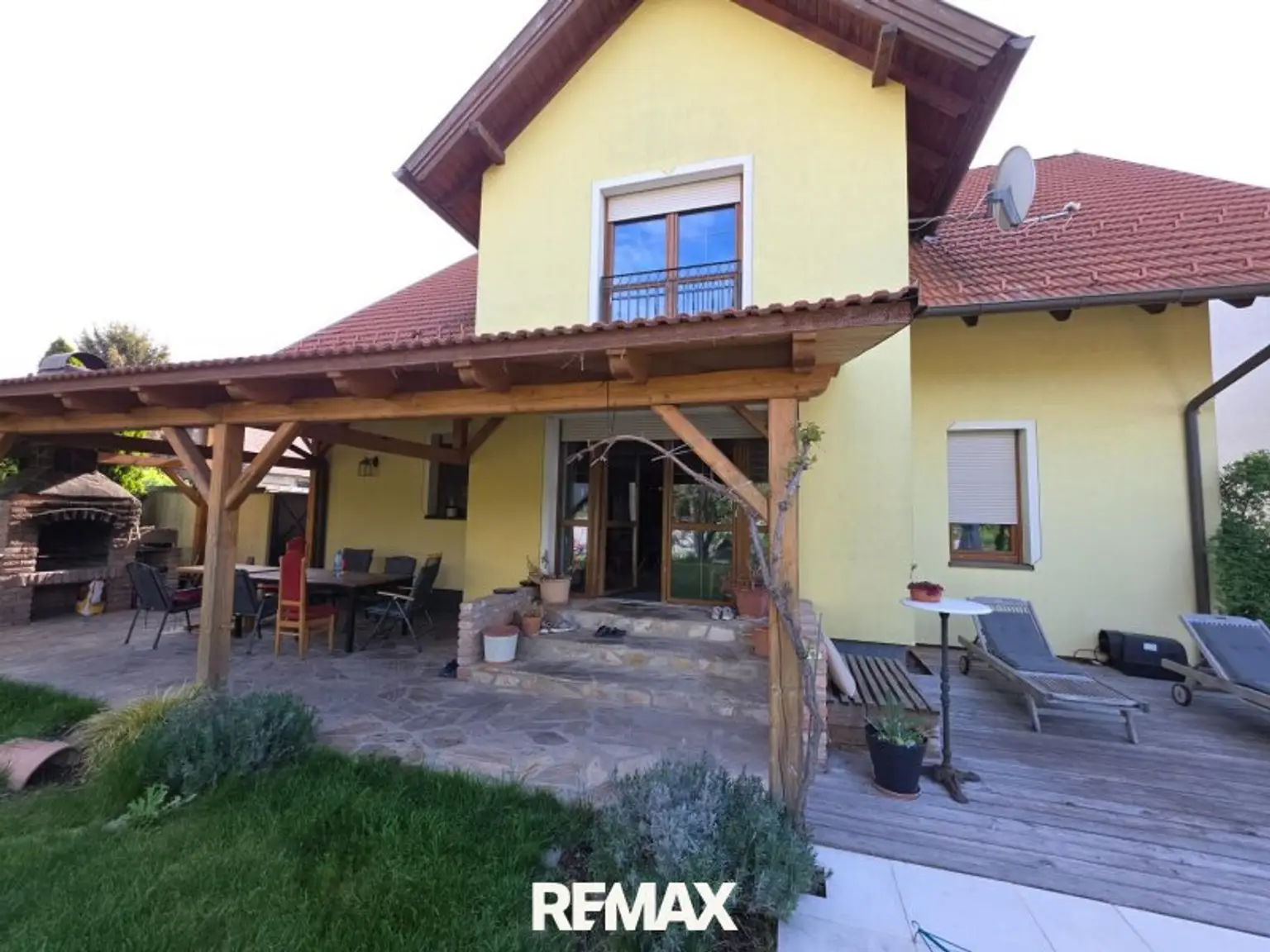 Terrasse überdacht mit Terrassenausgang