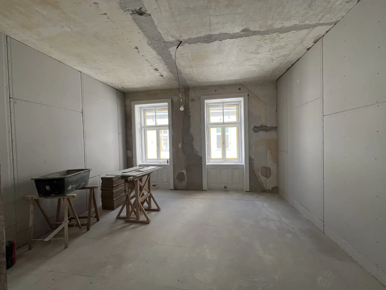UNBEFRISTET NACH GENERALSANIERUNG: Wohnen in Bestlage in einer klimatisierten 3-Zimmer Altbauwohnung