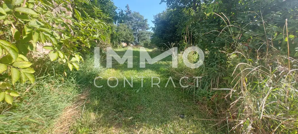 WOHN-UND GESCHÄFTSHAUS AUS DEM 16. JAHRHUNDERT IM HERZEN VON LANGENLOIS 
100 m Kellerröhre, Nebengebäude, Innenhof, Geschäftslokale, usw.