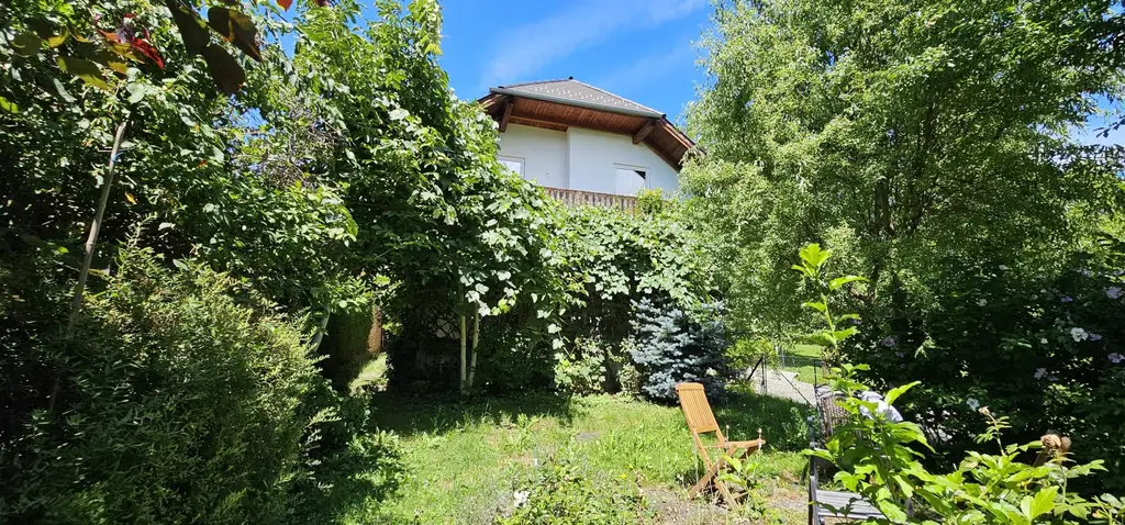 Wohnhaus in ruhiger Lage mit 2 Wohneinheiten