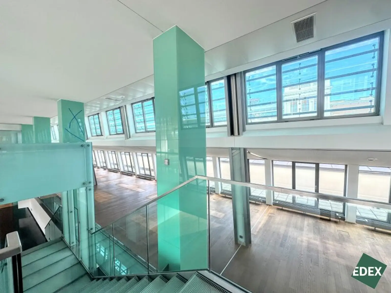 Repräsentatives DG-Maisonette-Büro samt Freifläche in der historischen alten Börse