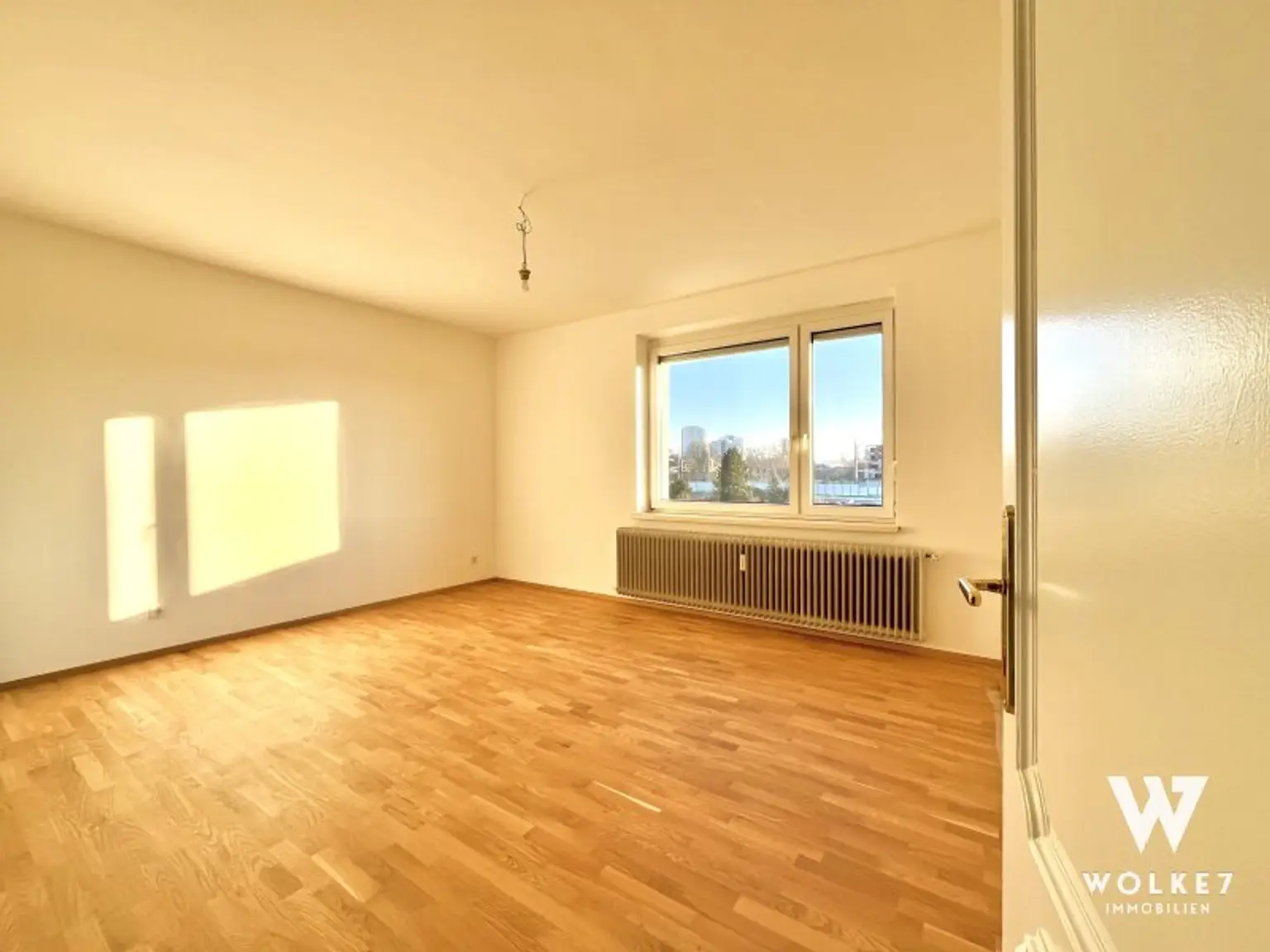 Top gepflegte Wohnung am Bahnhof! - Vollparkett - Ruhelage!