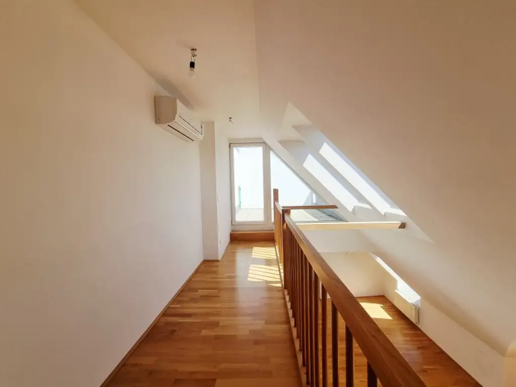 Lichtdurchflutete Maisonette mit Dachterrasse & Klimaanlage – wohnen zwischen Landhausviertel & Promenade