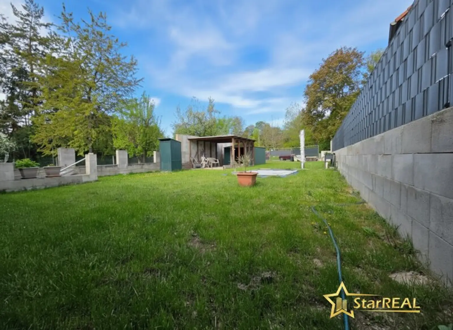 Ihr Traum vom Eigenheim – gestalten Sie selbst! Bungalow-Rohbau mit 485 m² Eigengrund, 2 Terrassen & Carport.