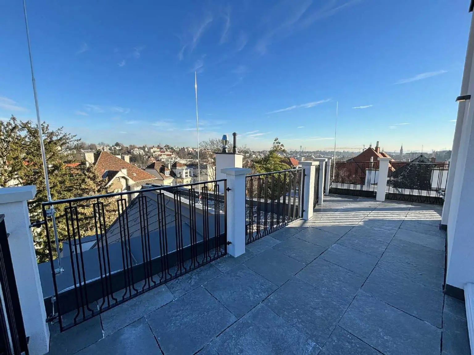 Stilvolle Dachmaisonette mit 3 Terrassen in neu errichteter Stilvilla + Garage 1180 Wien