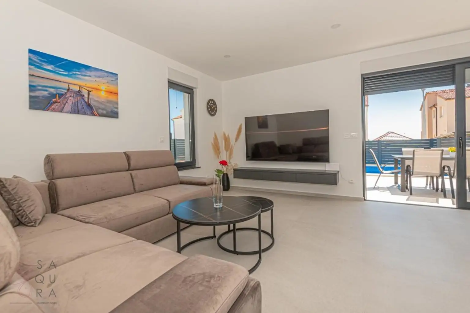 Modernes Wohndomizil mit Stil – Halbvilla mit Pool in Vodice