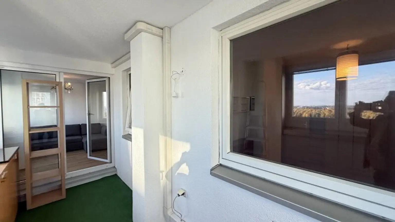 Teilmöblierte 3 Zimmer mit Klima und verglaster Loggia ***** spektakulärer Weitblick + optionaler Garagenstellplatz *****