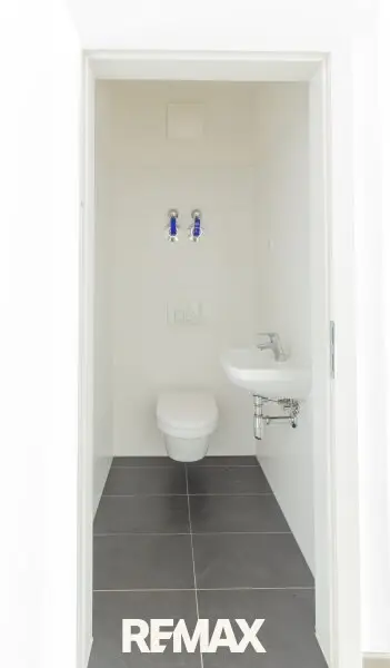 separates WC