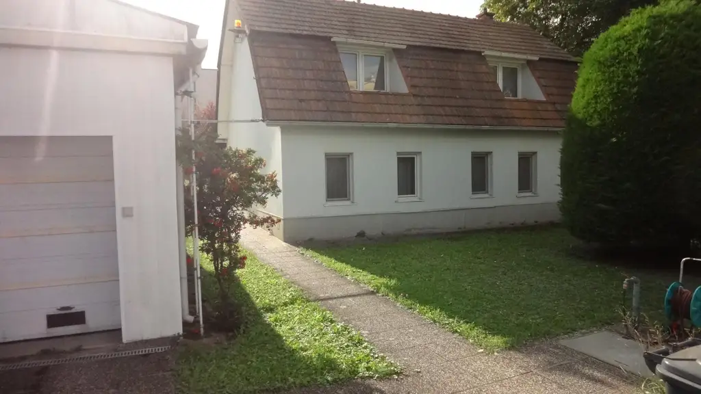 Grundstück mit Altbestand in attraktiver Wohngegend in Oberlaa !