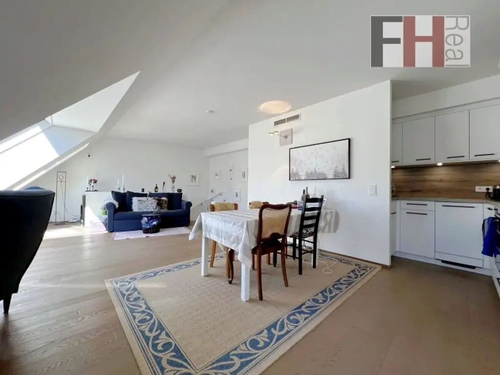Neuwertige Dachgeschossmaisonette in Mariahilfer TOP-Lage, 2,5 Zimmer, 2 Terrassen Richtung Nord/West in ruhigen Innenhof!