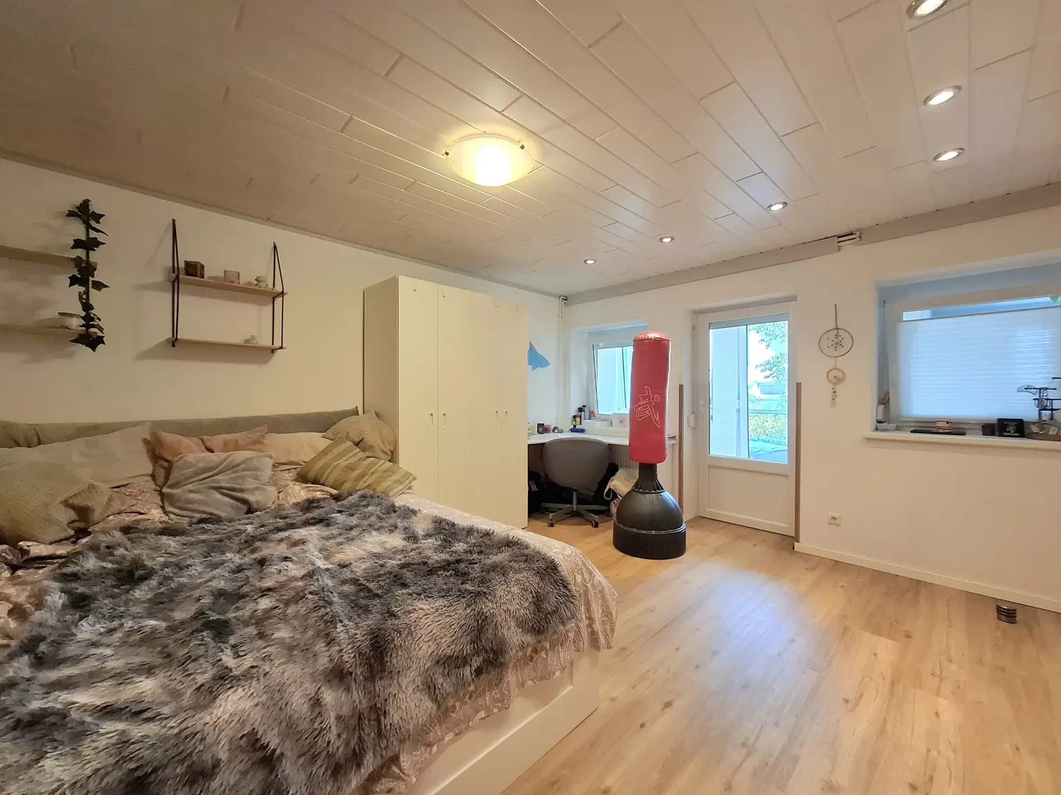 Vielseitig nutzbare Liegenschaft mit ausreichend Platz und herrlichem Blick auf die Hohe Wand