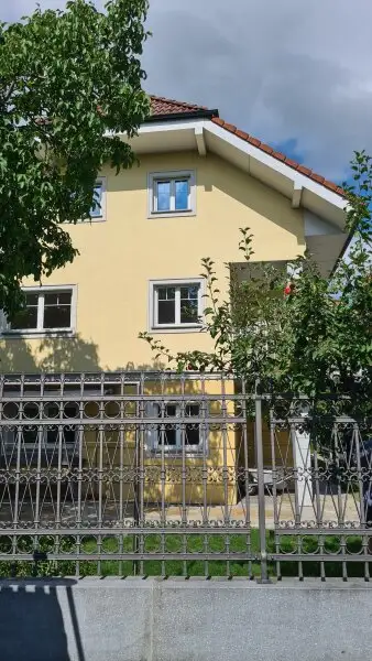 Sehr ruhige Siedlungslage - Gartenwohnung mit Garage in sehr gepflegten Haus