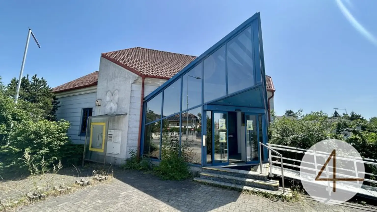 Ehemalige Raiffeisenbank in Strasshof Großzügiges Büro/Praxis – Top Angebot!