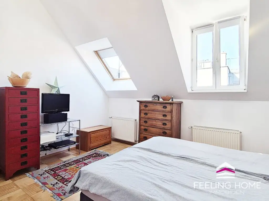 SPEKTAKULÄR! DG-Maisonette mit 5,20m Deckenhöhe & traumhafter Galerie – Wohnen wie im Loft mit großer Terrasse!