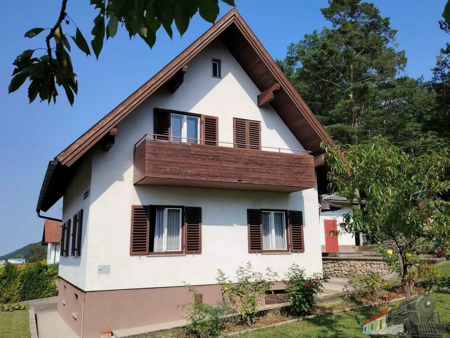 Einfamilienhaus mit großem Grundstück (2 Parzellen) wartet auf Sie!