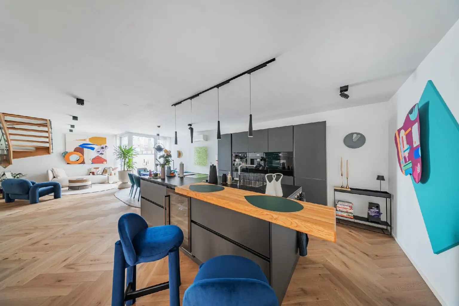 Exklusives Maisonette-Apartment; Modernes Wohnen auf zwei Ebenen