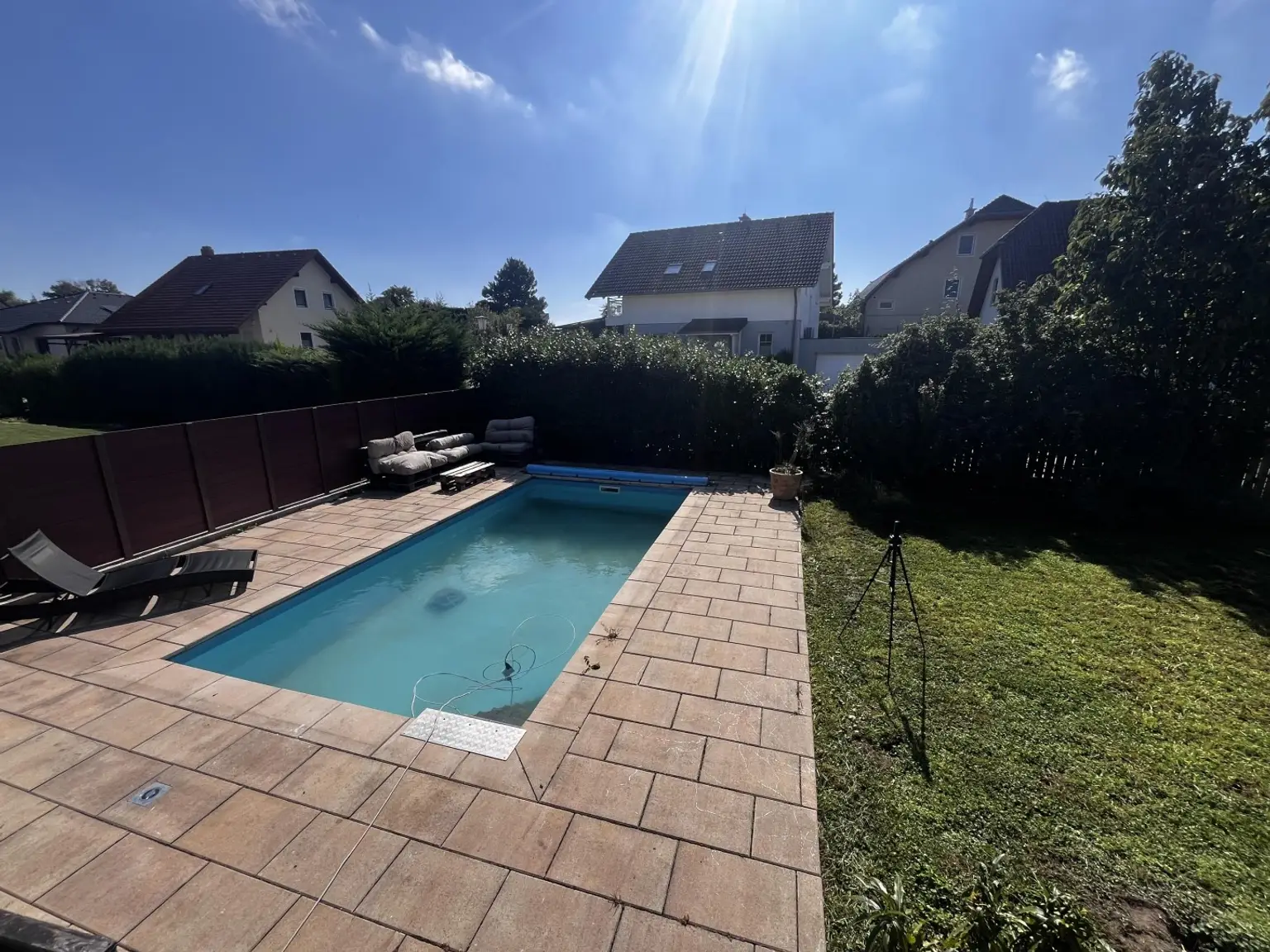 "Solides, Charmantes Haus mit Garten und Pool"