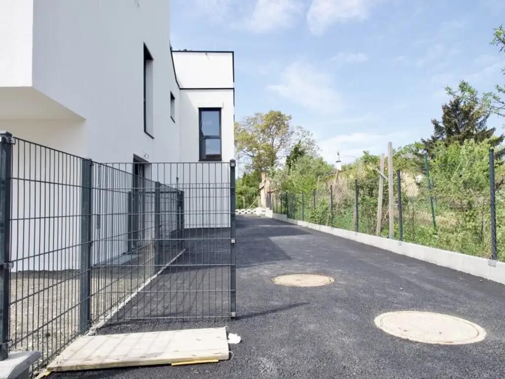 Exklusives Reihenhaus in Grünruhelage mit perfekter Raumaufteilung am Stadtrand Wiens