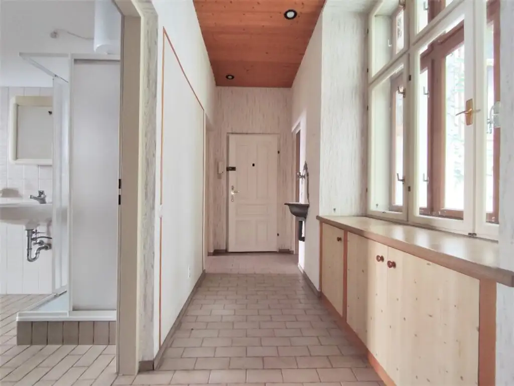 MATZNERPARK-NÄHE : Altbauwohnung mit Potential in ruhiger Lage