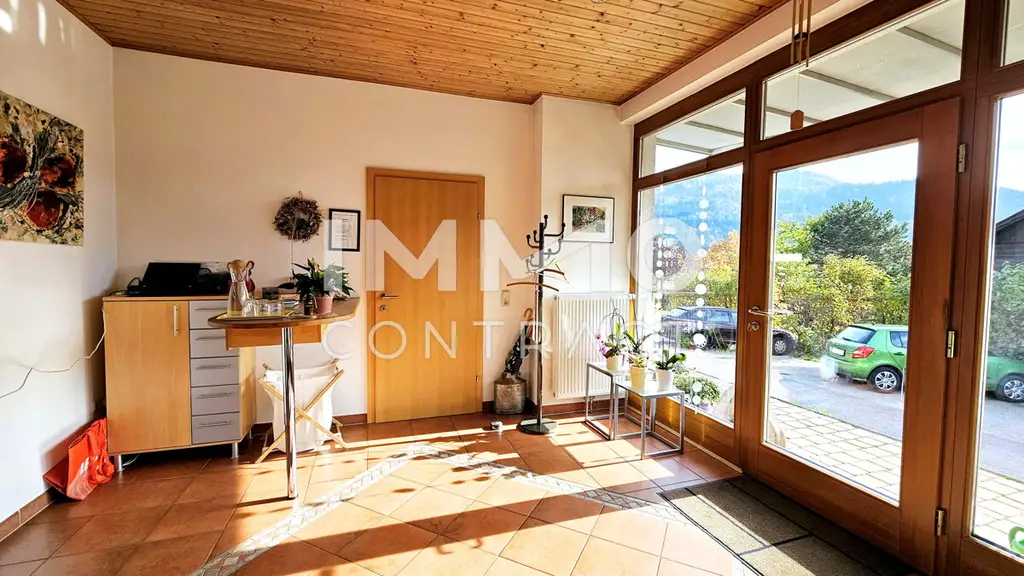 Behagliches Zuhause mit Weit- und Ausblick – Wohnen und Arbeiten in natürlichem Ambiente