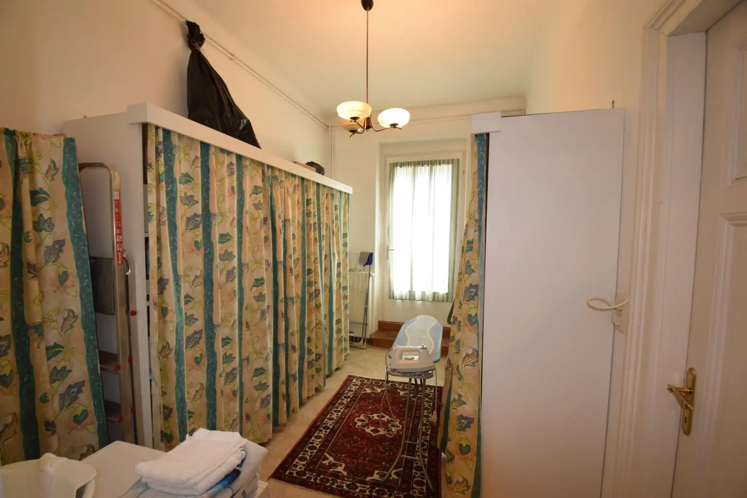 Zimmer mit Balkontüre 2