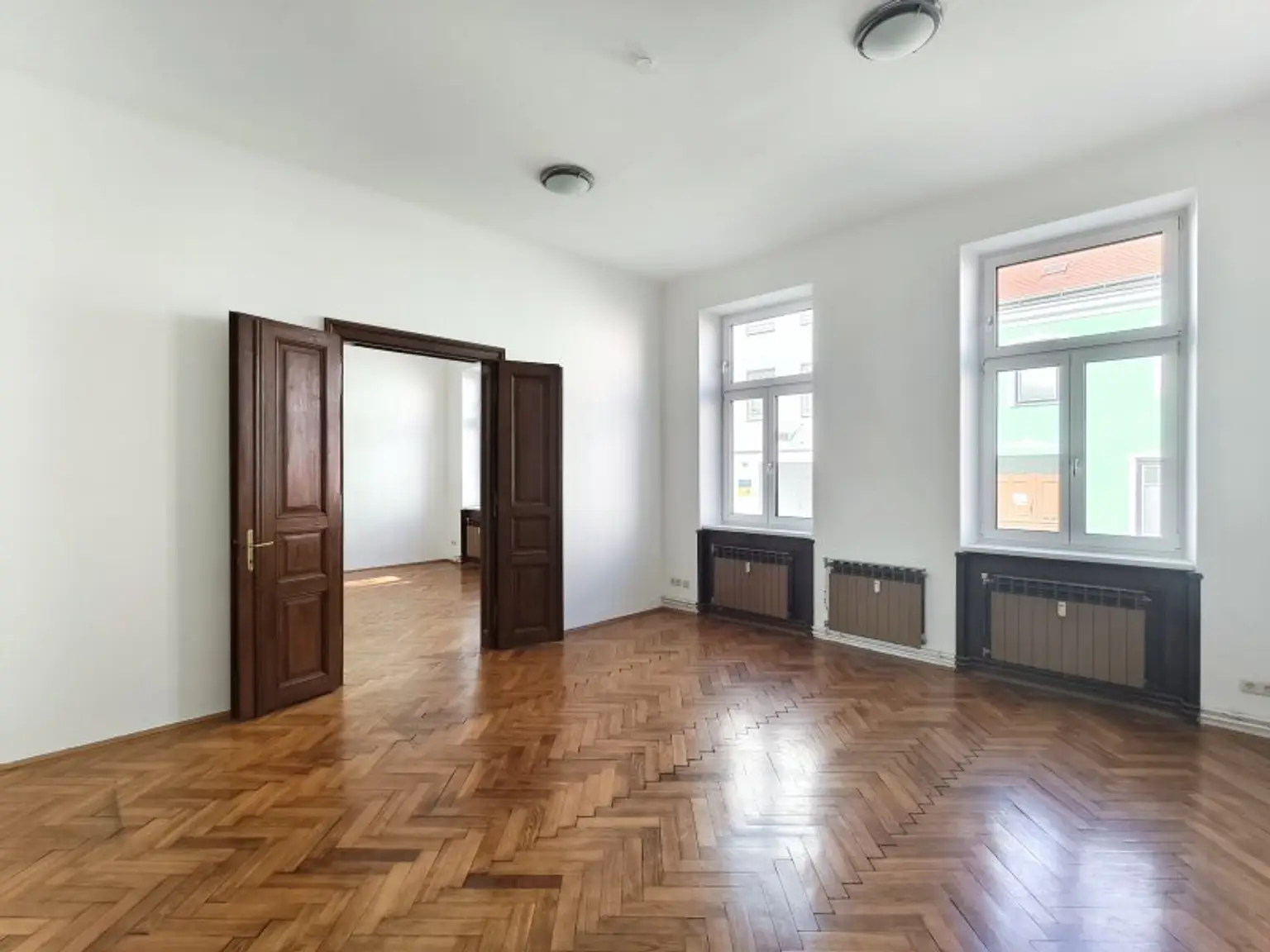 zweites großes Zimmer straßenseitig