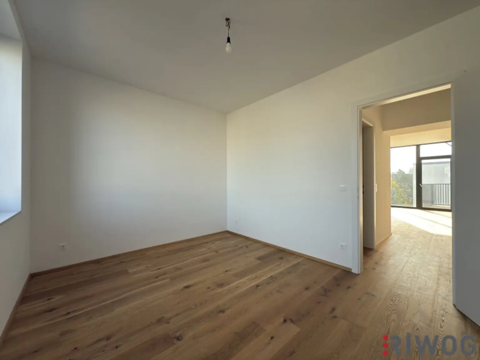 HERBSTAKTION - NEUE PREISE |  3-Zimmer Altbauwohnung mit großzügiger Verglasung und südseitigem Innenhofbalkon  | Fernwärme