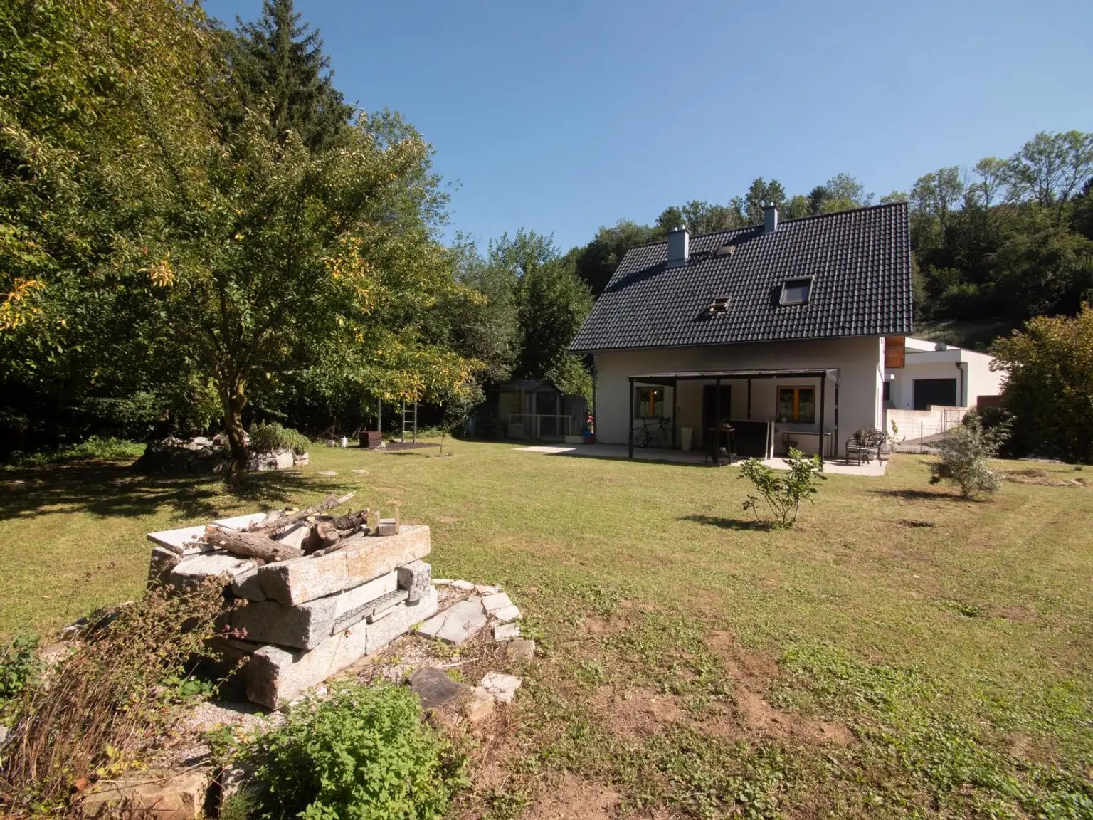 Schönes Holzhaus in absolut ruhiger Waldrandlage