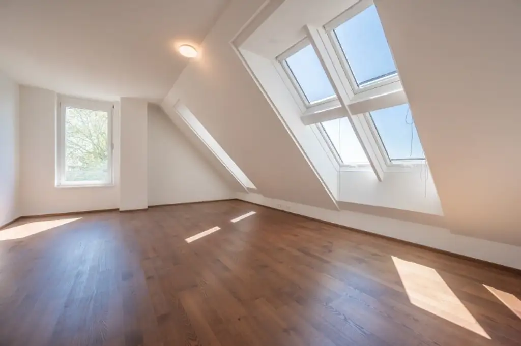 Panoramaliebling: Luxuriöse DG-Wohnung mit Dachterrasse und Fernblick