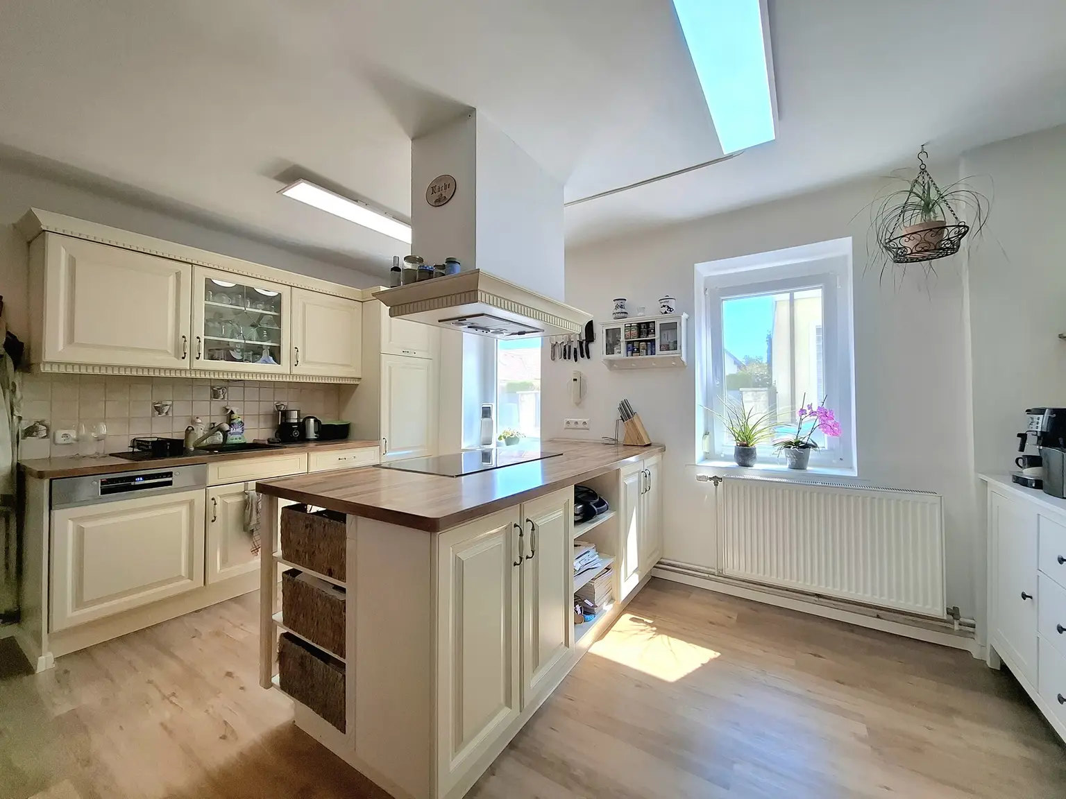 Vielseitig nutzbare Liegenschaft mit ausreichend Platz und herrlichem Blick auf die Hohe Wand