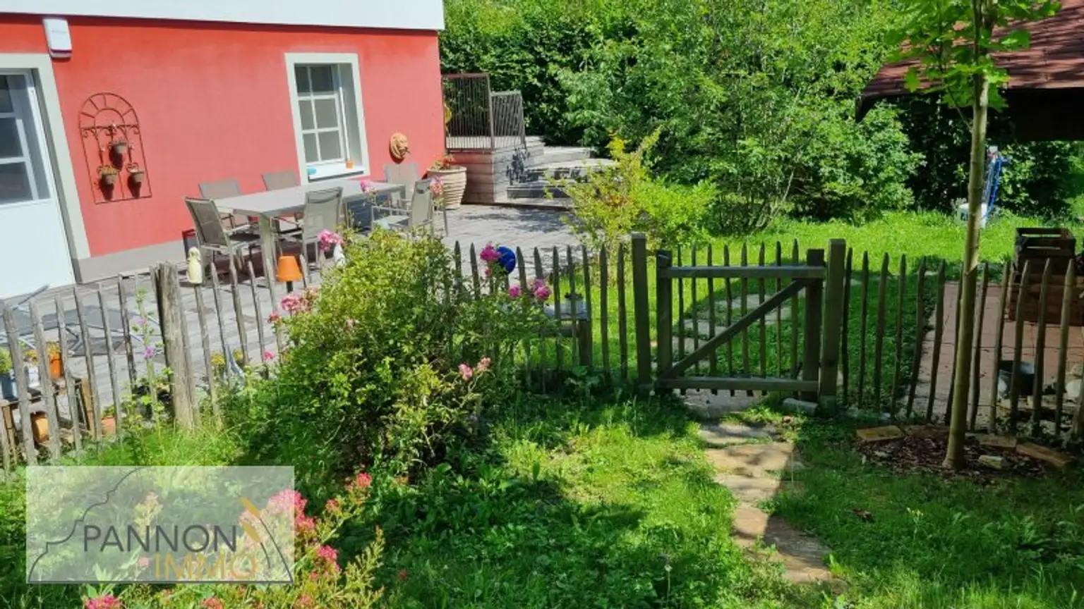 Luxus und Wohlbefinden - Traumvilla mit uneinsehbarem Garten in Grünlage
