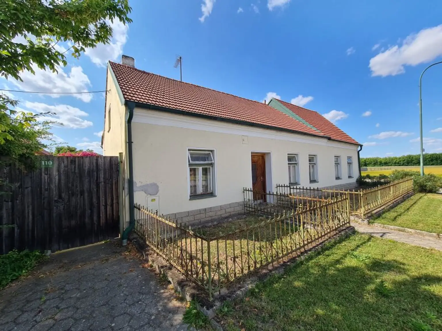 GELEGENHEIT MIT GROSSEN POTENTIAL IN  PALTERNDORF HAUS MIT 6 ZIMMER 156 WFL. PLUS  2 GROSSE SCHUPPEN