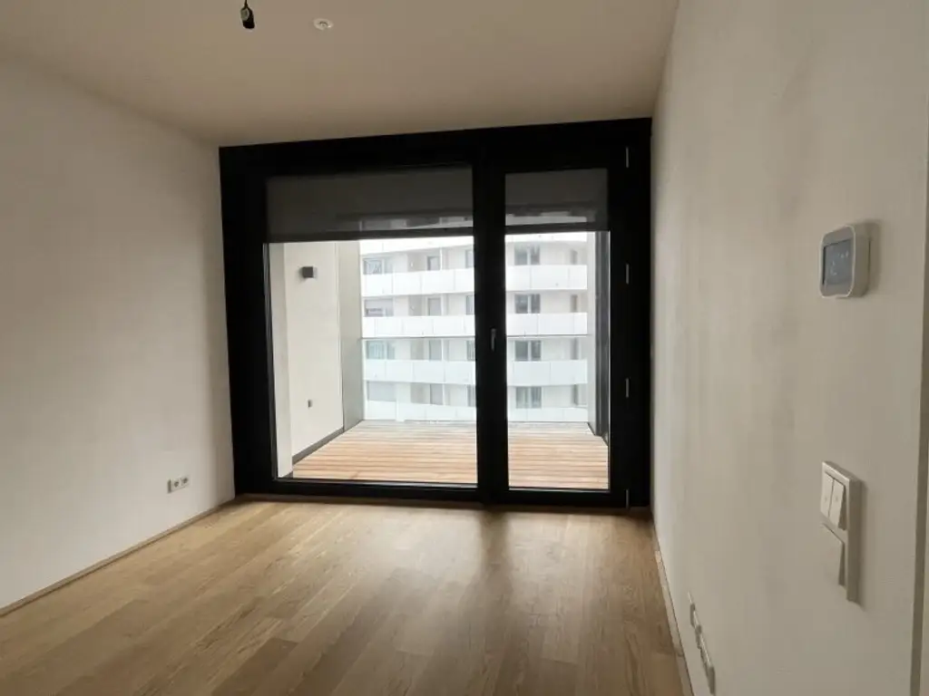 UNBEFRISTETE 2 Zimmer im 12en Stockwerk mit Loggia und vielen Extras im Haus beim Belvedere!