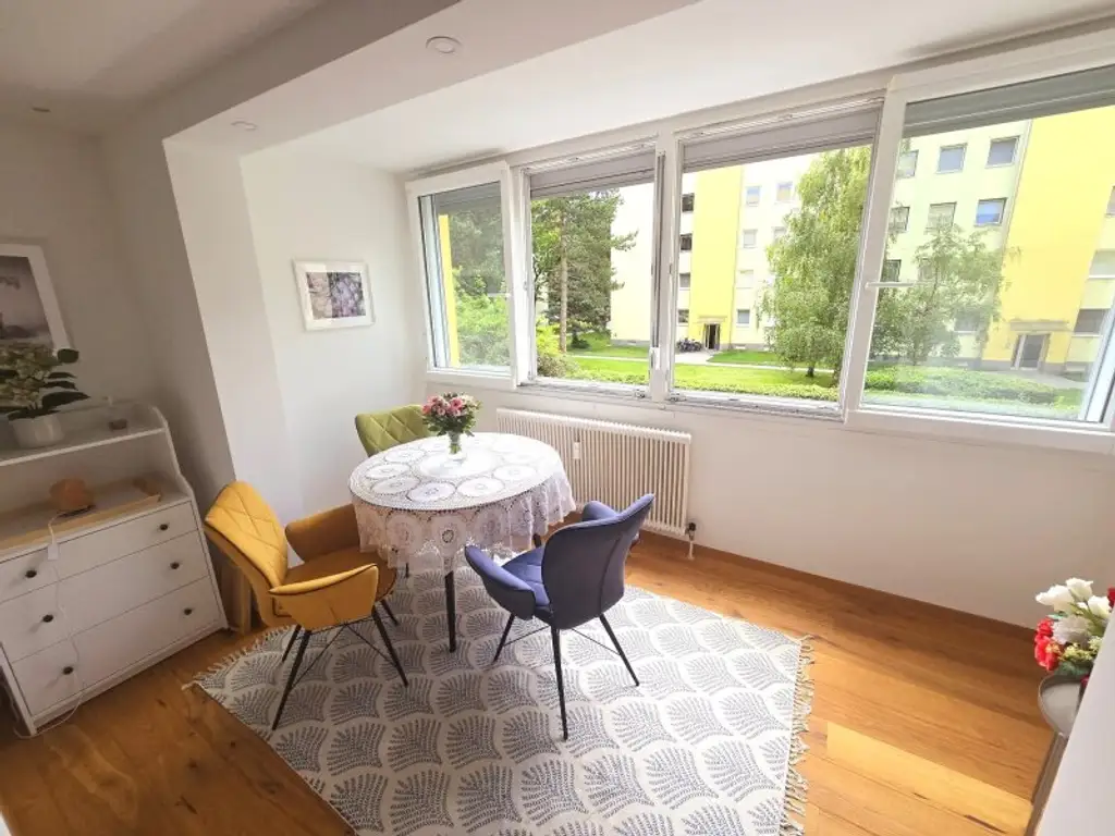 TOP LAGE - Koffer packen und einziehen! - hochwertig ausgestattete, moderne 3-Zimmer Wohnung mit verglaster Loggia - WIE ERSTBEZUG!