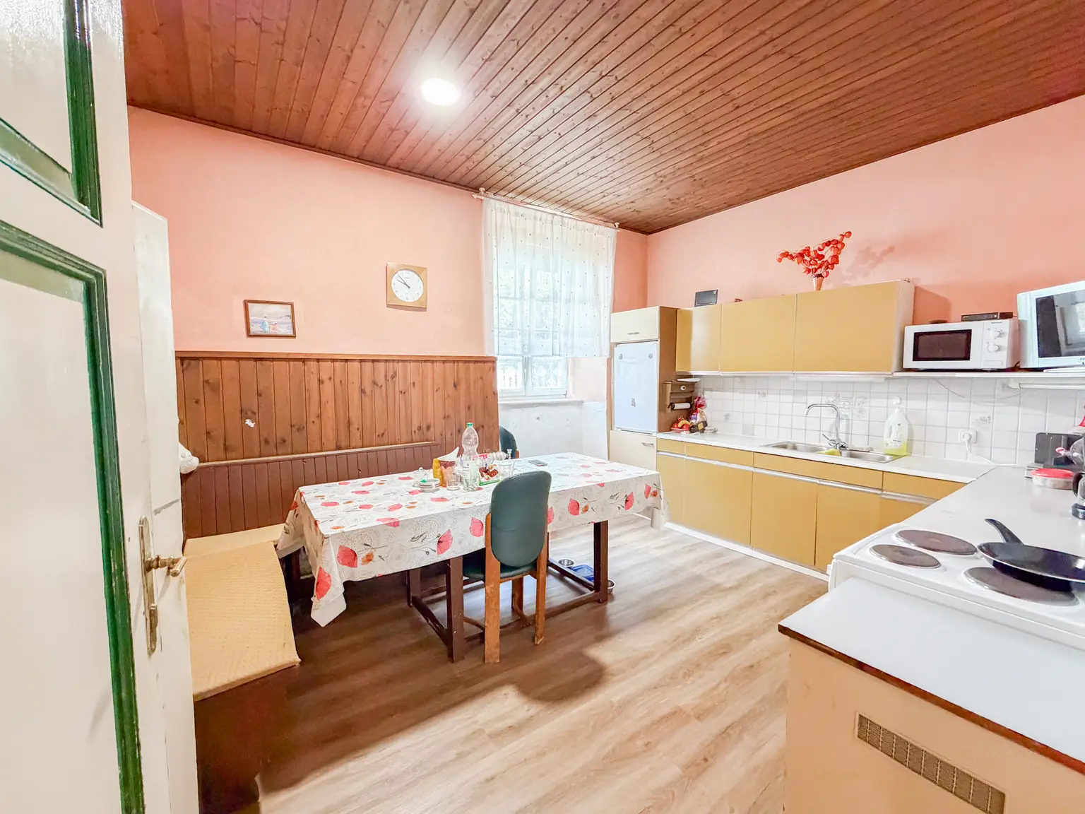 Mehrfamilienhaus mit 5 Wohneinheiten zu verkaufen!