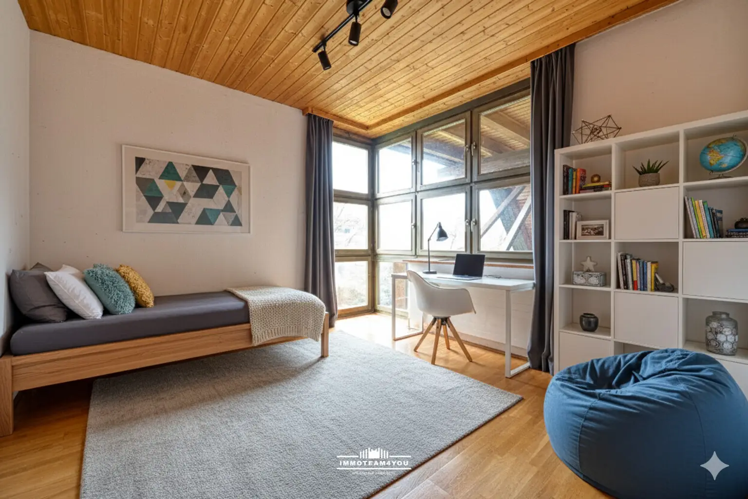 Sie brauchen viel Platz? Wir haben die Lösung. Sanierungsbedürftiges Architektenhaus in bester Lage.