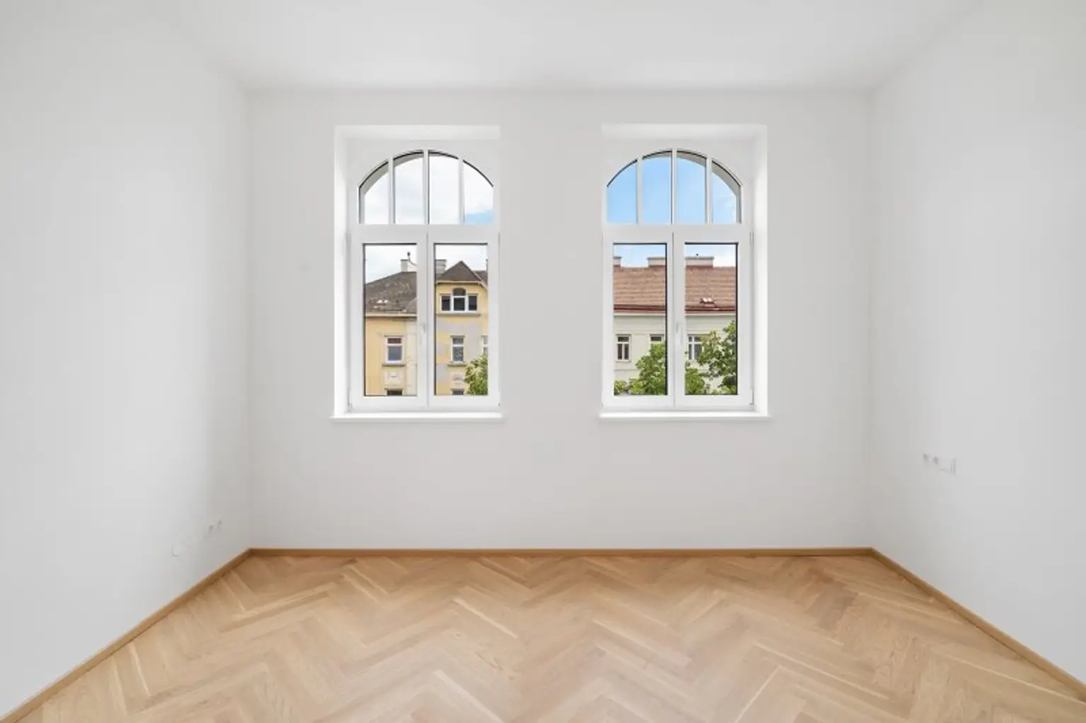 4-Zimmer-Altbaueigentumswohnung in generalsaniertem Altbau mit Balkon