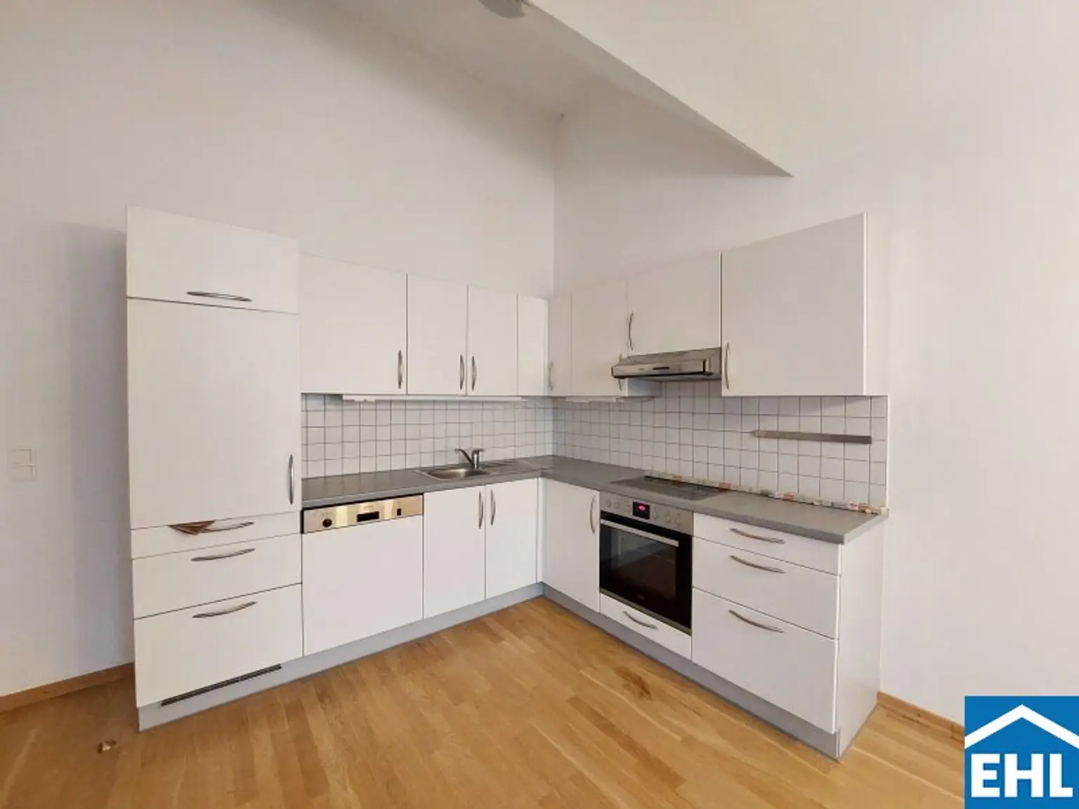 Großzügige 2-Zimmerwohnung mit 85 m² Dachterrasse direkt an der Mariahilfer Straße!