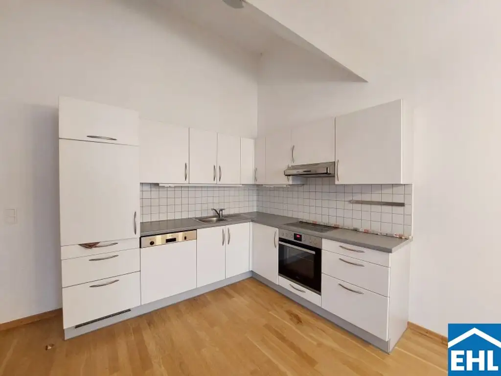 Großzügige 2-Zimmerwohnung mit 85 m² Dachterrasse direkt an der Mariahilfer Straße!