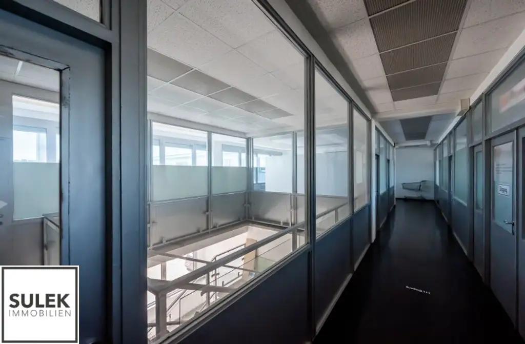 Grundstück mit vier Baukörpern - Büro-, Geschäfts- und Gewerbegebäude inkl. Parkplätzen in Vösendorf
