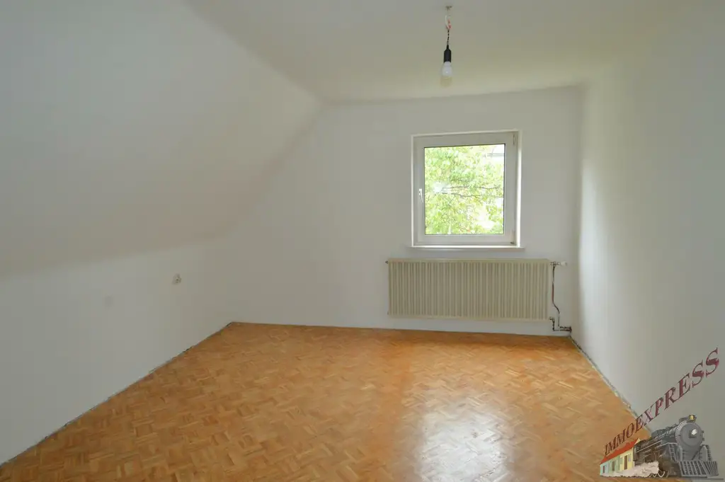 Ein-/ Zweifamilienhaus auf 1.490 m² mit Einliegerwohnung und Garage - Sackgasse