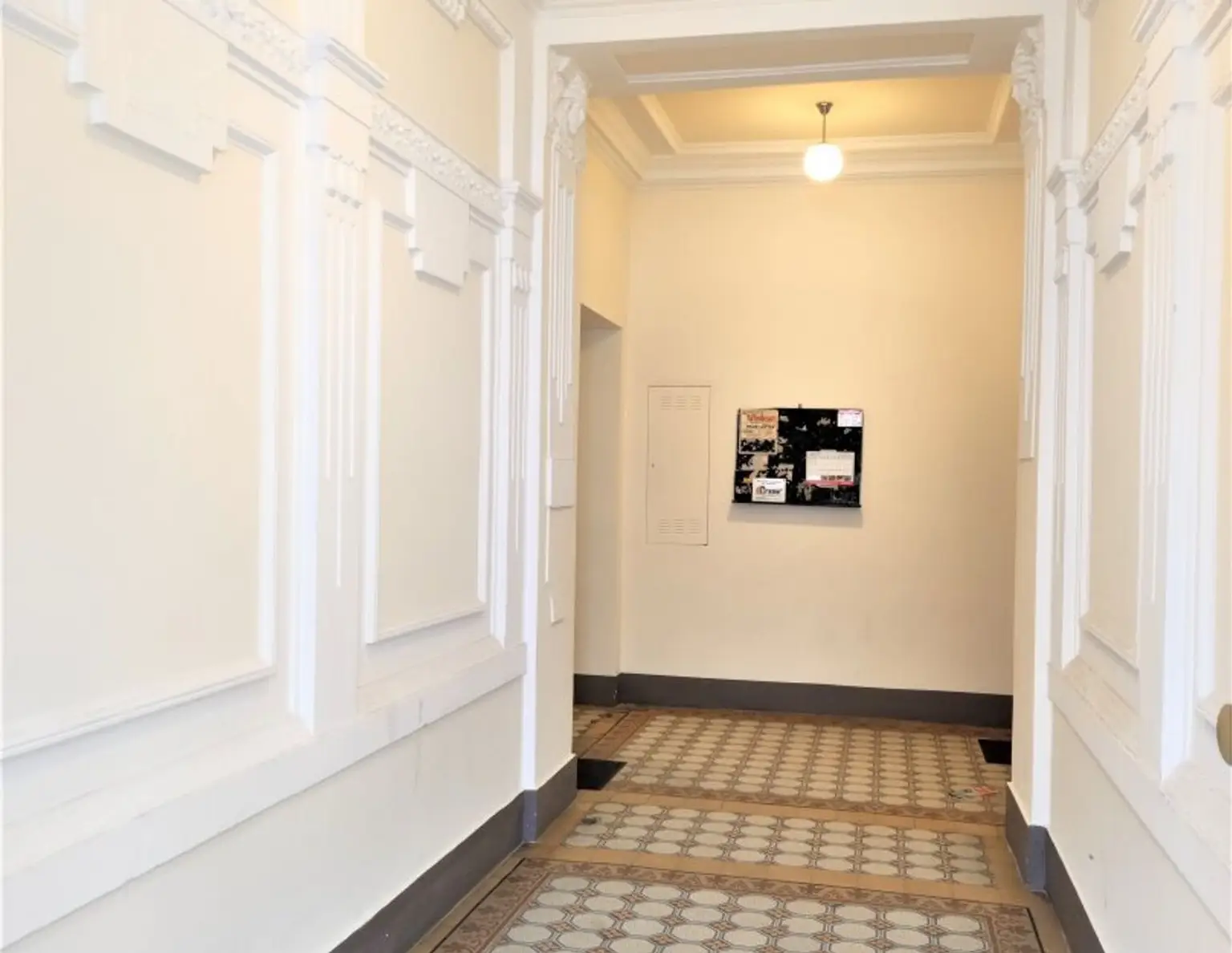 Wunderschönes Mittelzinshaus in bester Lage mit ausbaubarem Rohdachboden -- Perfekt auch für Eigennutzer