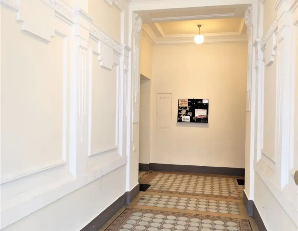 Wunderschönes Mittelzinshaus in bester Lage mit ausbaubarem Rohdachboden -- Perfekt auch für Eigennutzer