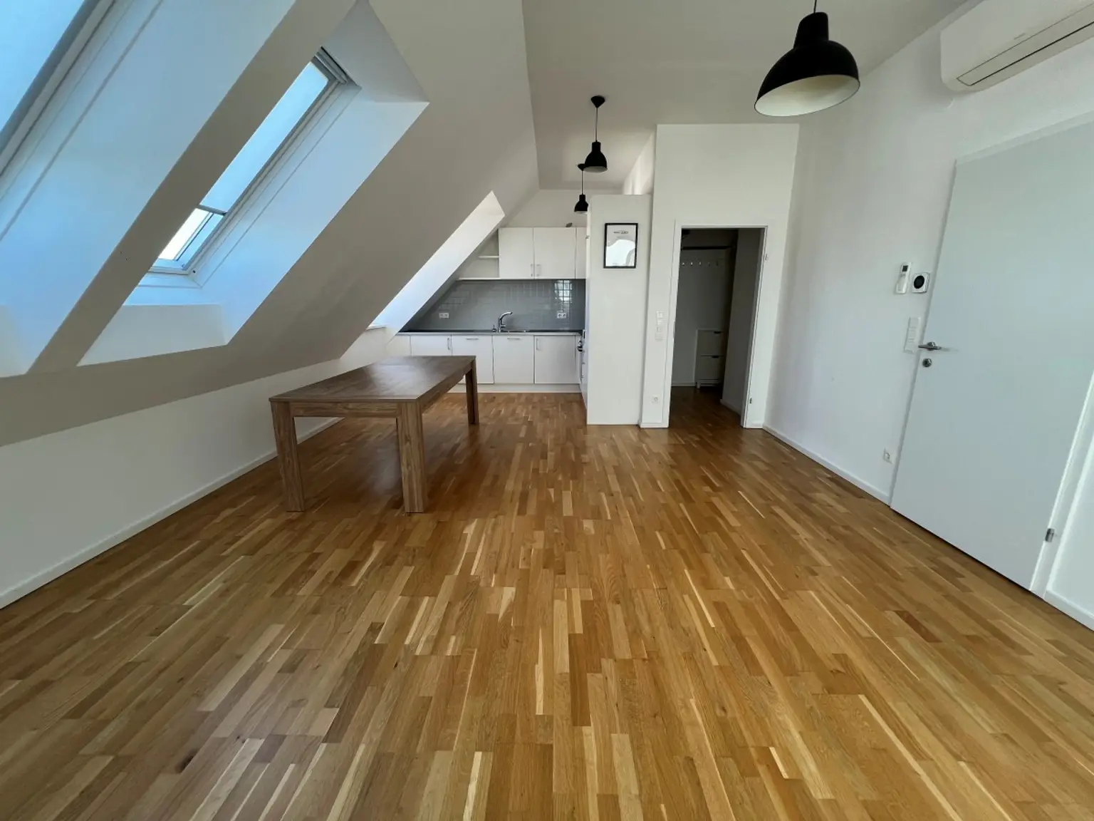 15 | MODERNE Dachgeschosswohnung - Top Zustand, Terrasse mit Ausblick | Prima Service Immobilien